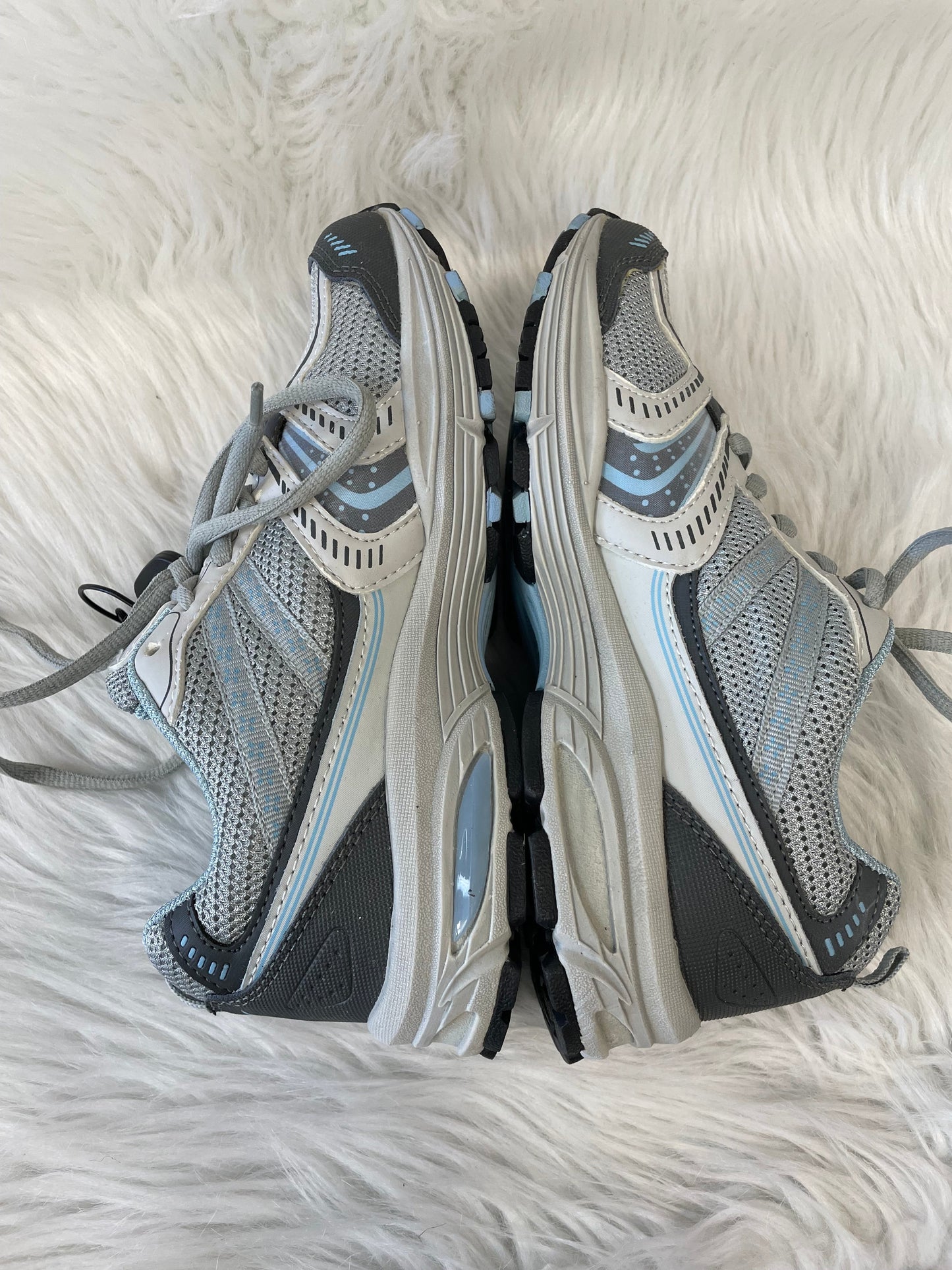 Shoes Athletic By LA GEAR  In Grey, Size: 6