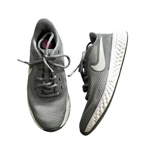 Shoes Athletic By Nike In Grey, Size: 6