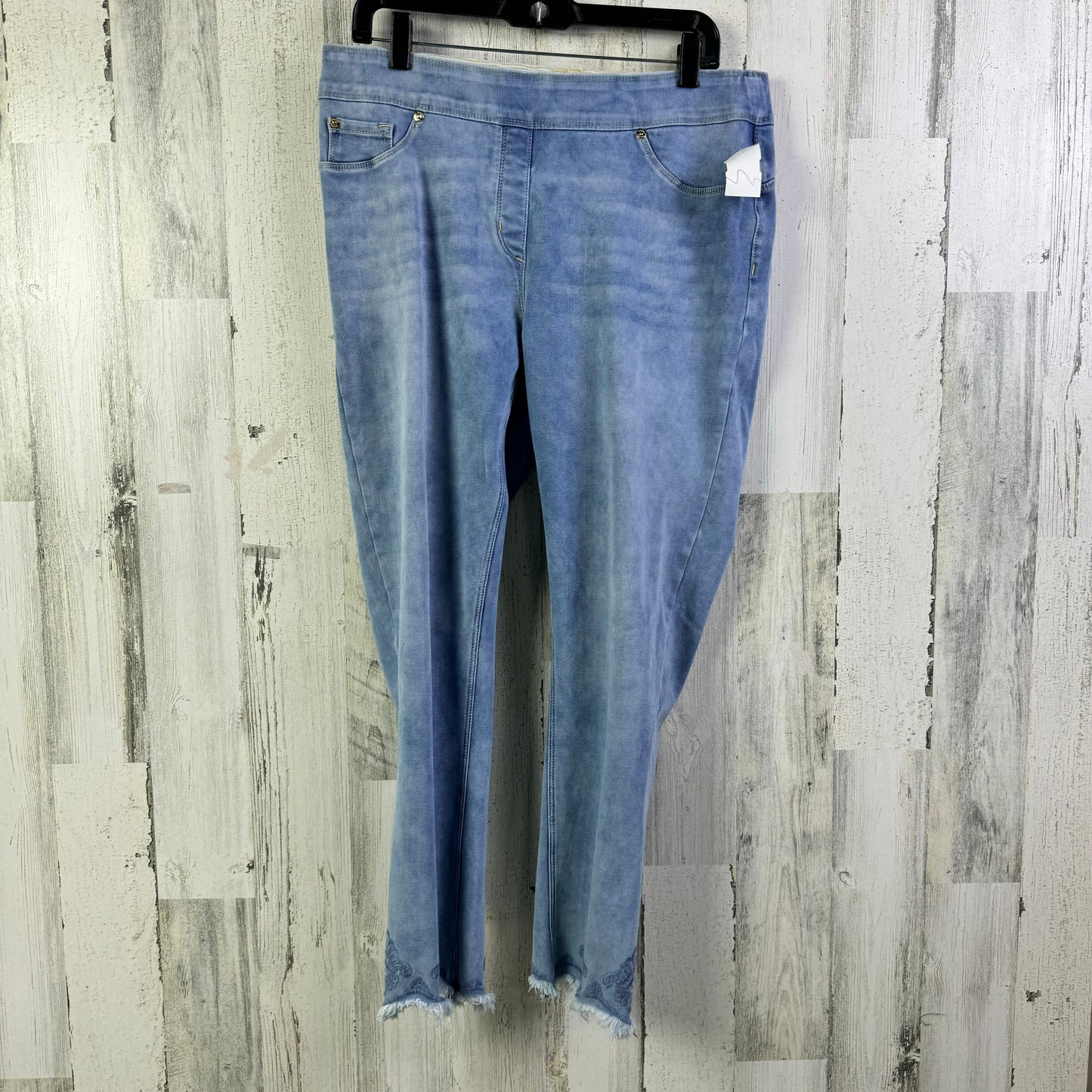 Capris By Clothes Mentor In Blue Denim, Size: 14