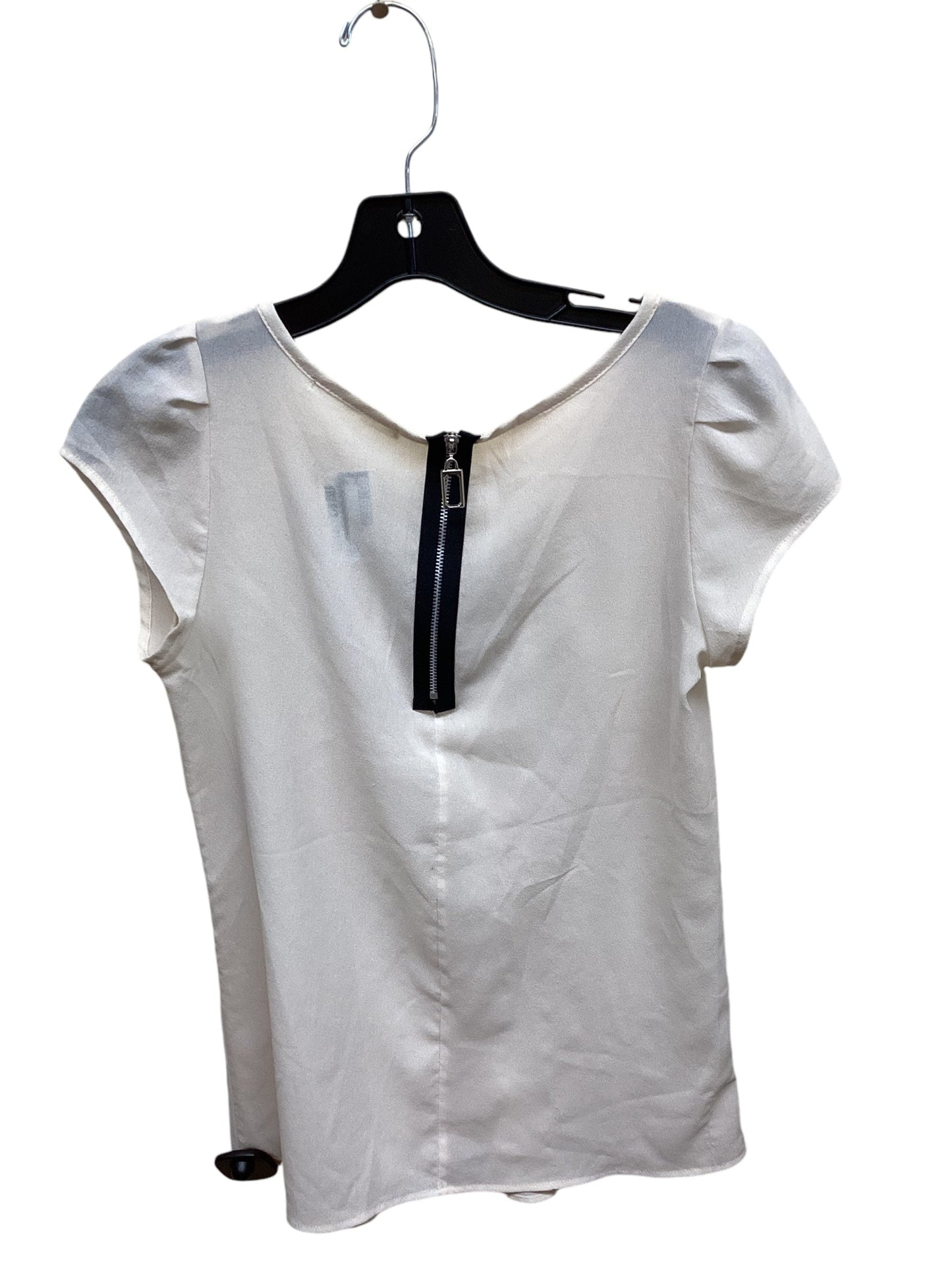 Top Short Sleeve By Miami In Cream, Size: S