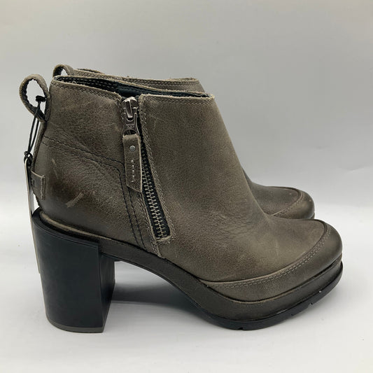 Boots Ankle Heels By Sorel In Green, Size: 6.5