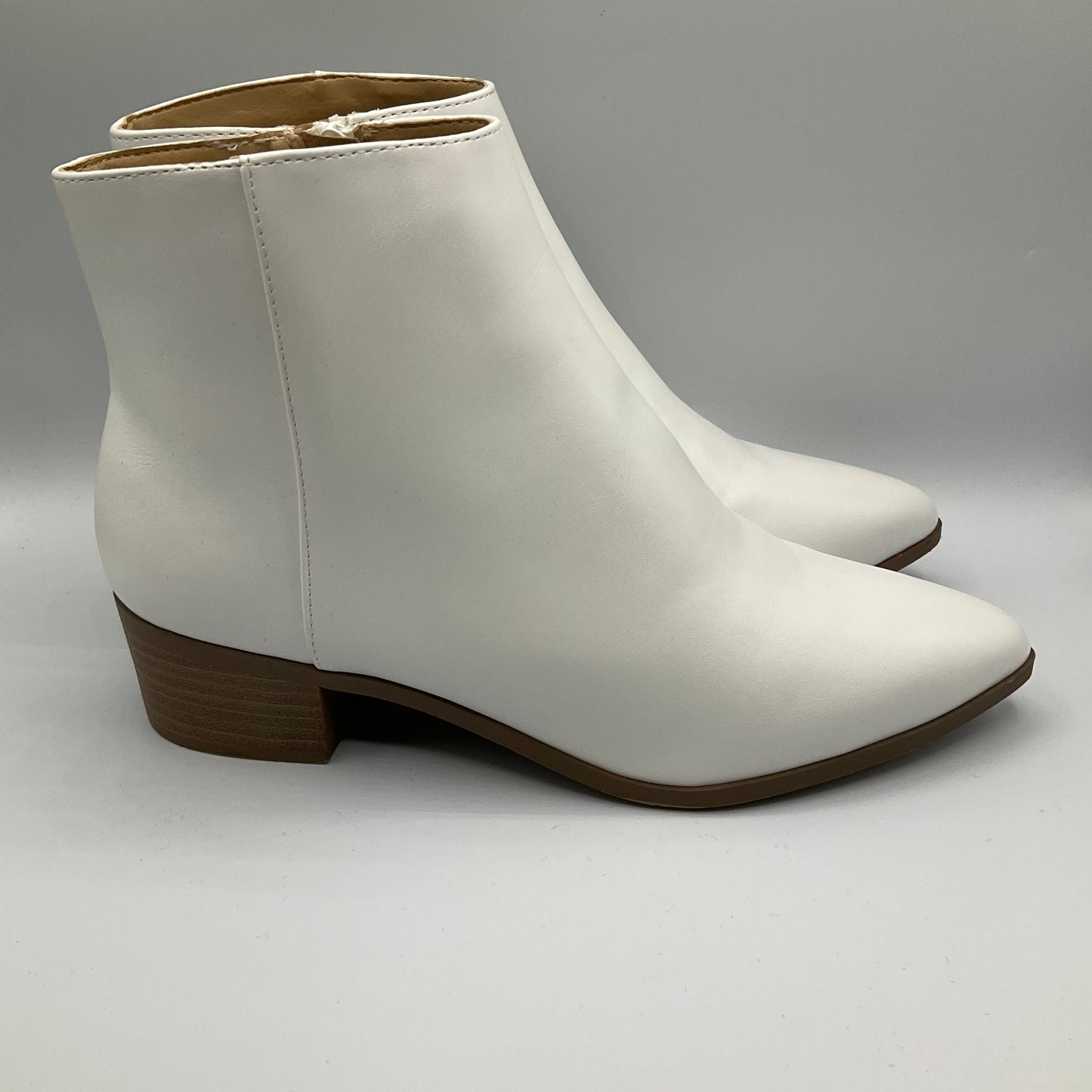 Boots Ankle Heels By Clothes Mentor In White, Size: 9