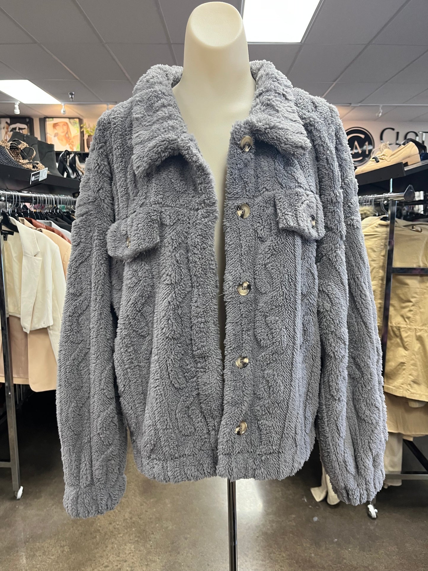 Jacket Faux Fur & Sherpa By Clothes Mentor In Grey, Size: L