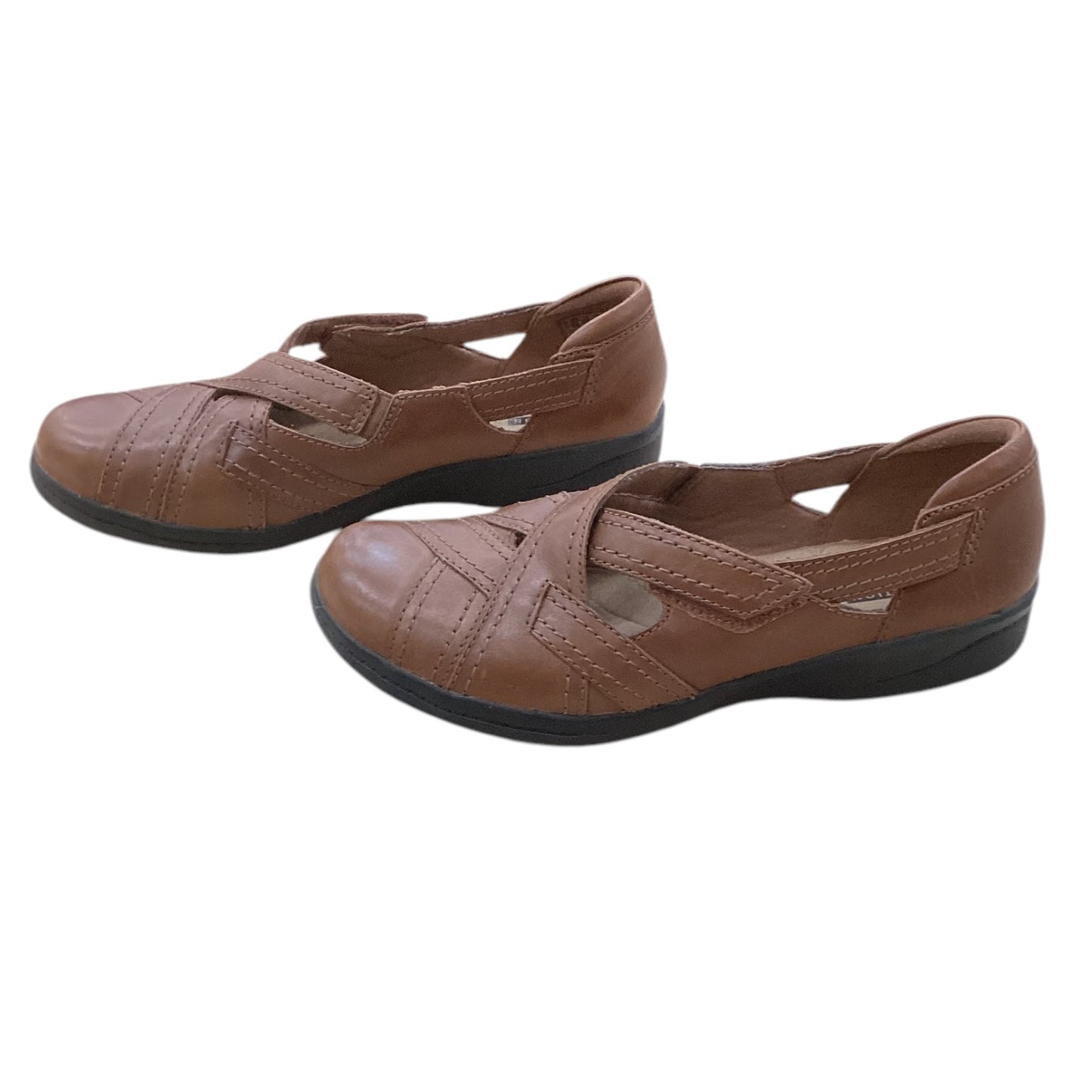 Shoes Flats By Clarks In Brown, Size: 6