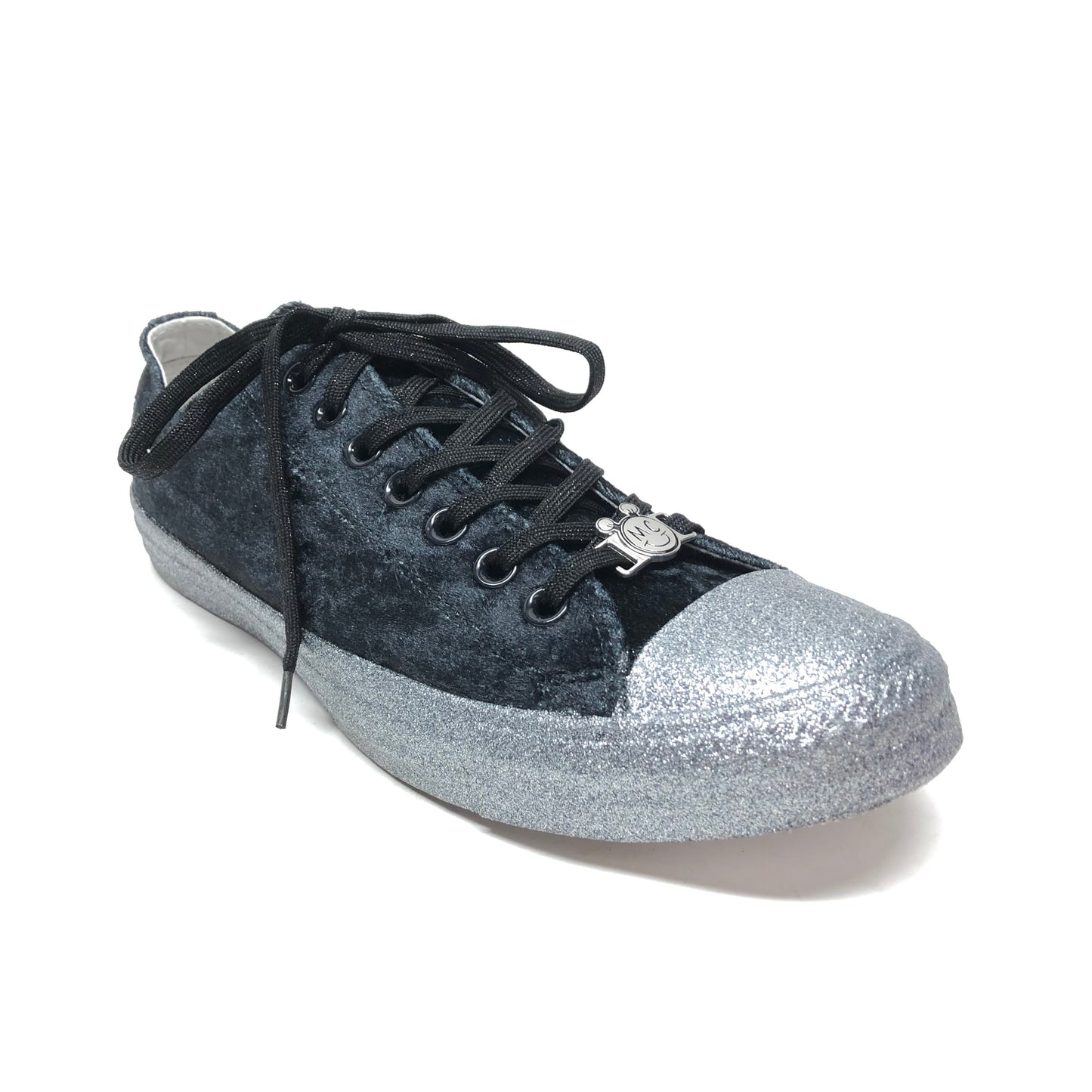 Shoes Sneakers By Converse In Black & Silver, Size: 11