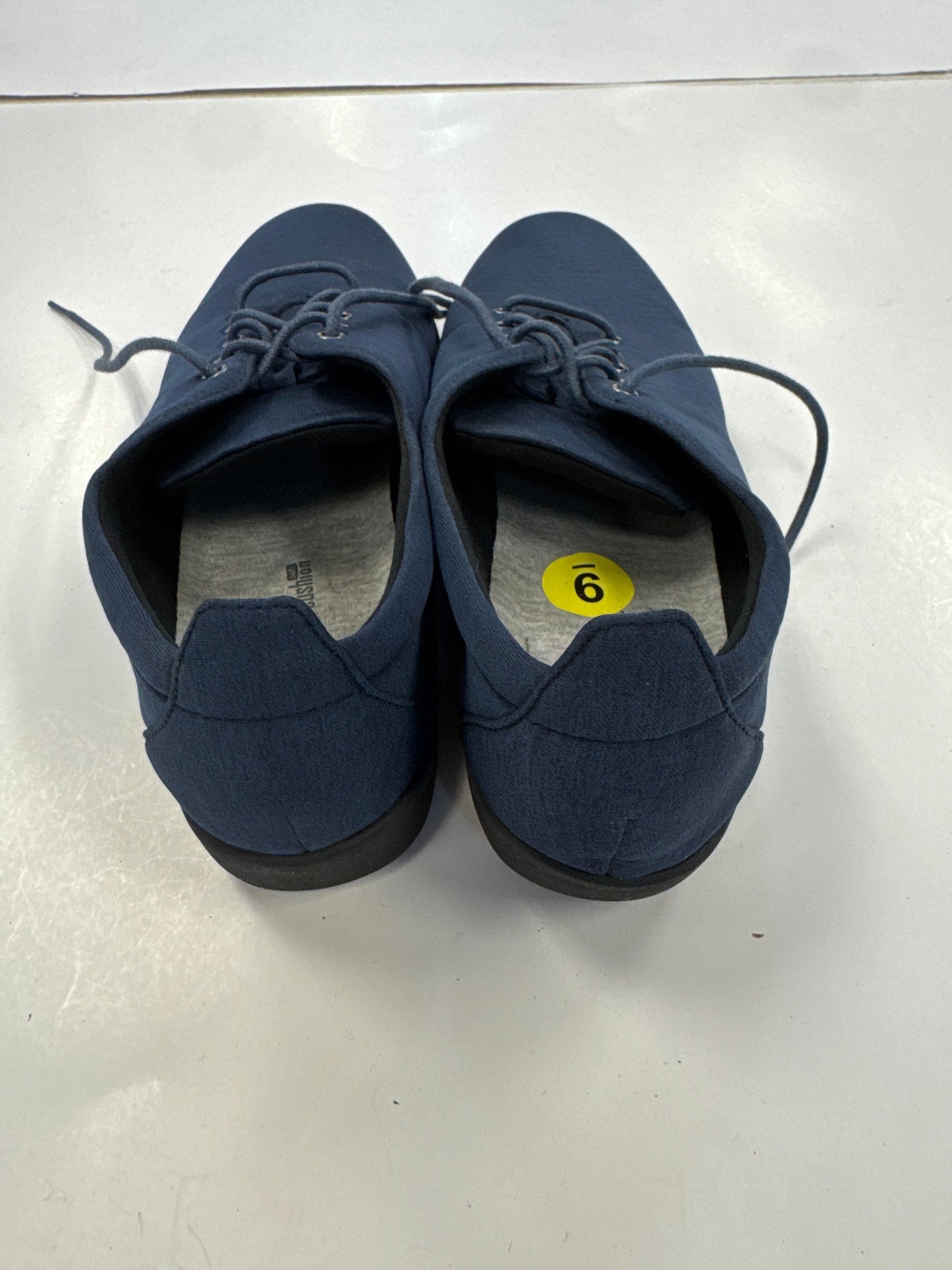 Shoes Sneakers By Clarks In Navy, Size: 9