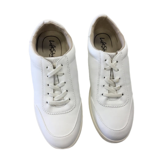 Shoes Sneakers By Life Stride In White, Size: 7.5