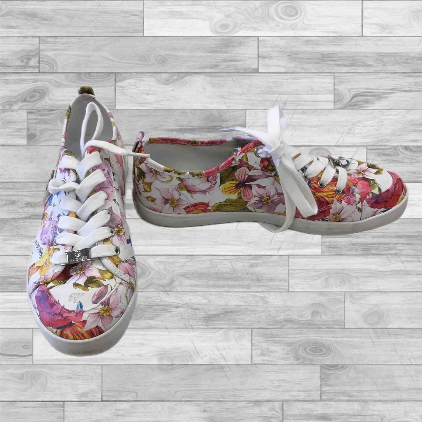 Shoes Sneakers By Guess In Floral Print, Size: 8