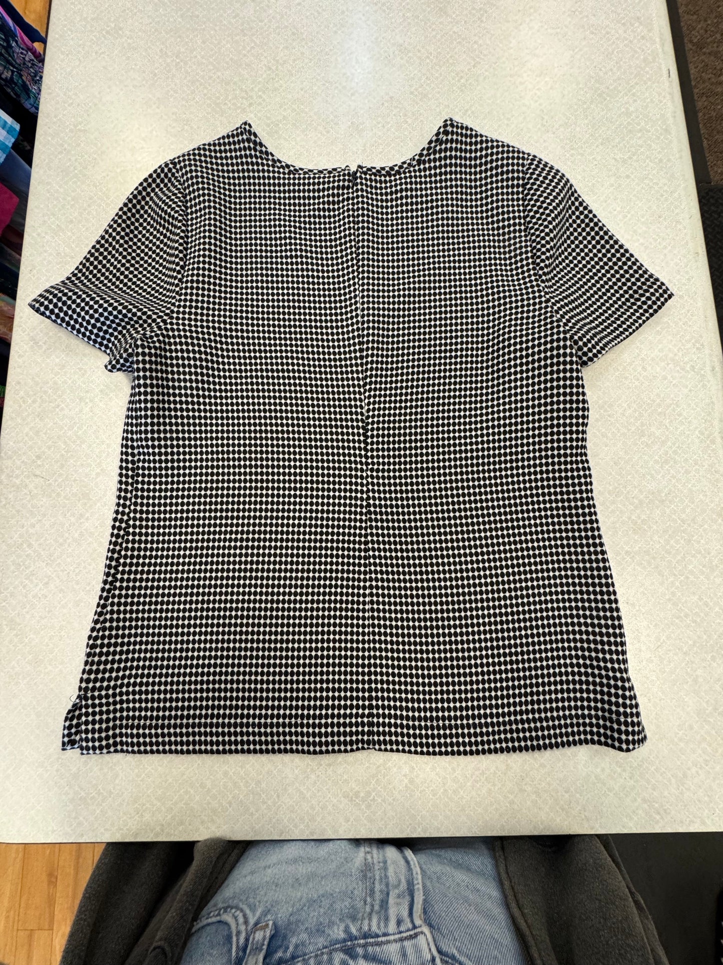 Top Short Sleeve By Liz Claiborne In Polkadot Pattern, Size: M