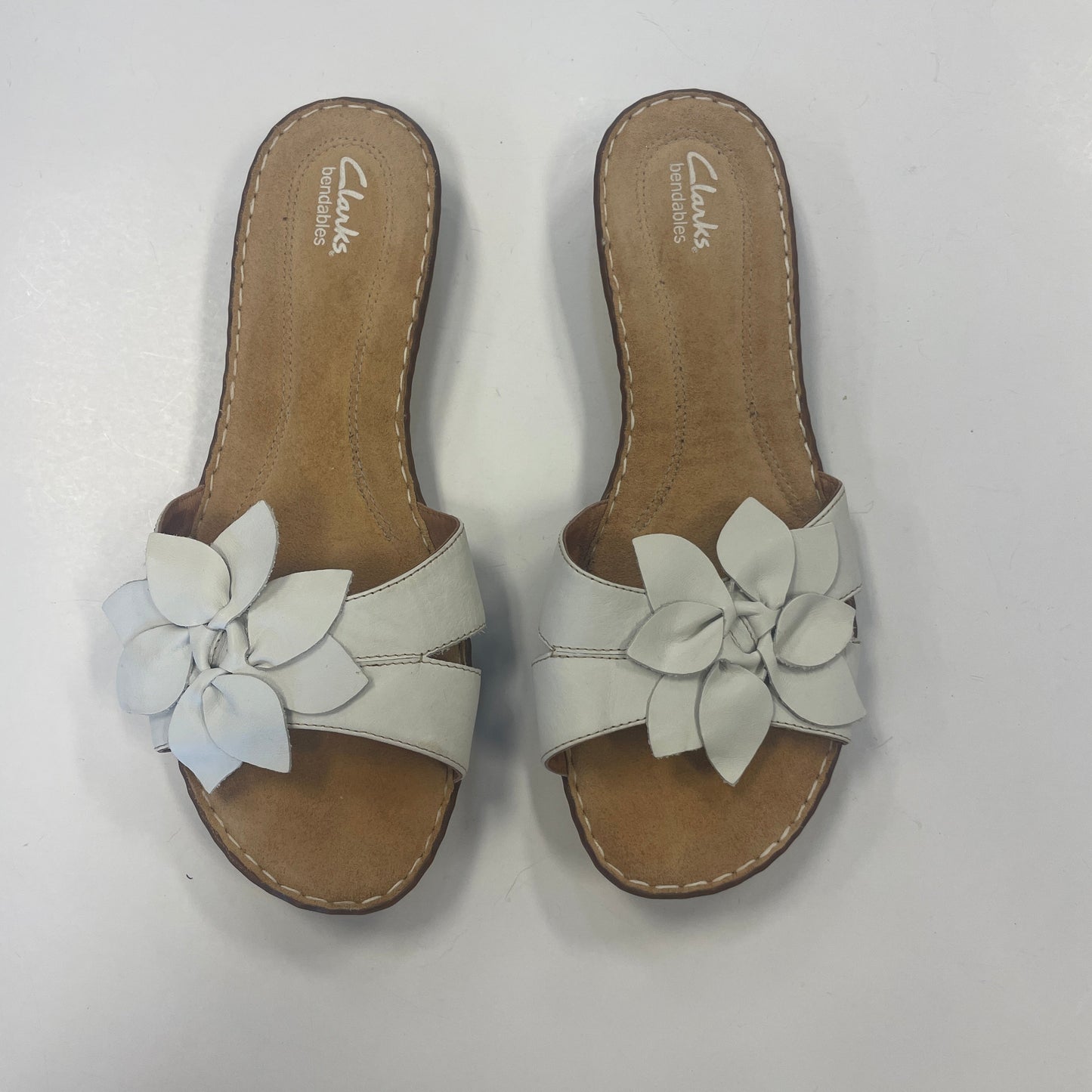 Shoes Flats By Clarks In White, Size: 11