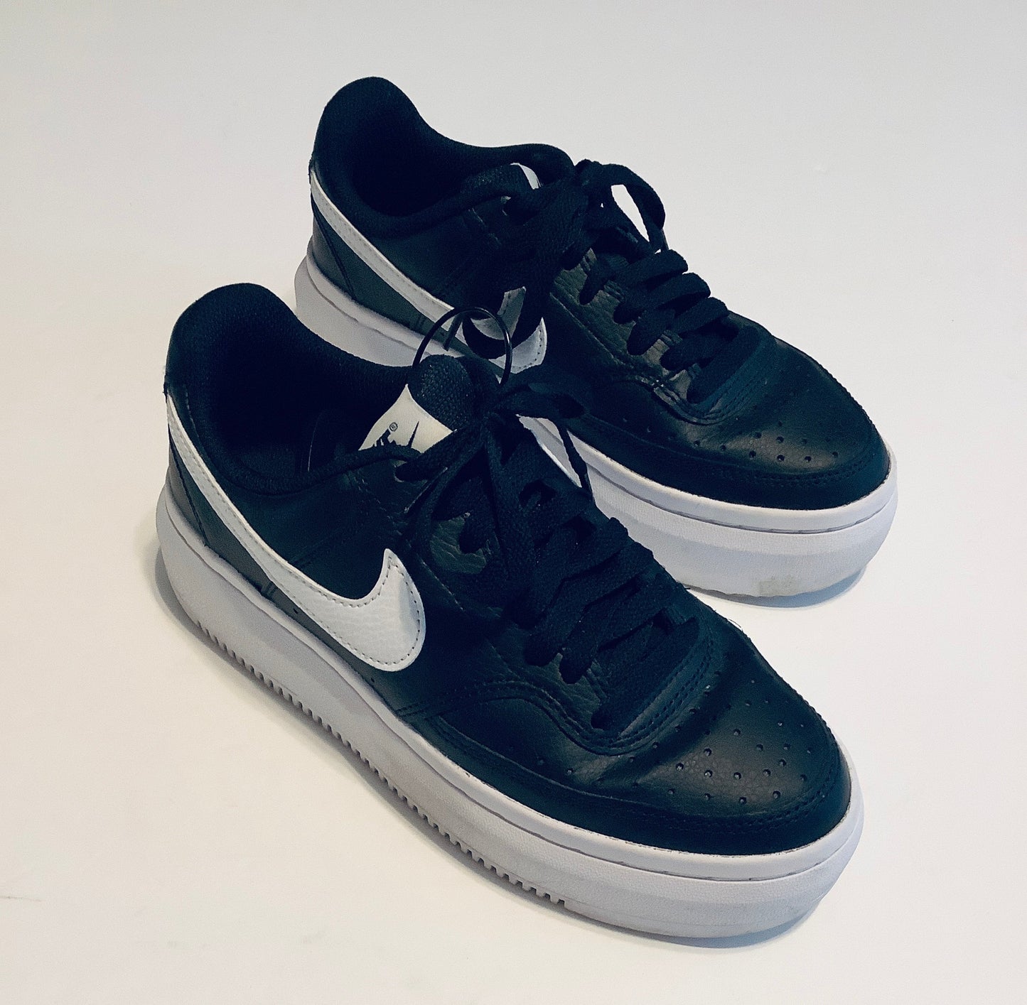 Shoes Sneakers By Nike In Black, Size: 6