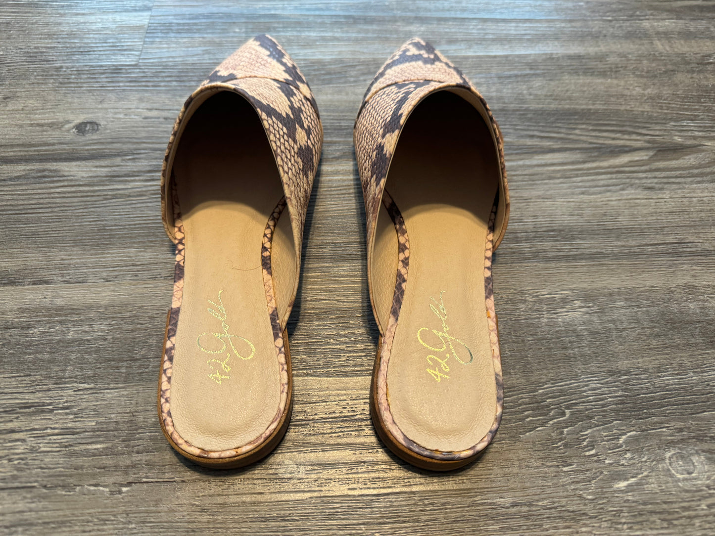 Shoes Flats Other By Clothes Mentor  Size: 8.5