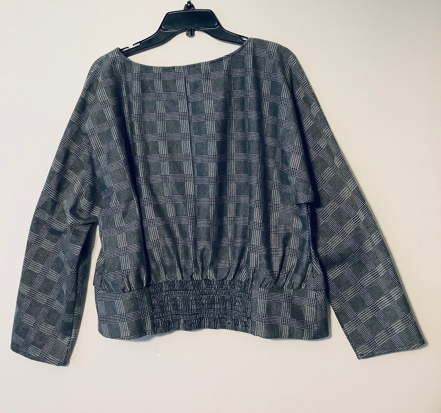 Top Long Sleeve By Express In Black & White, Size: Xl