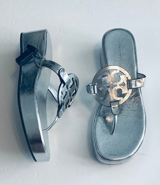 Sandals Designer By Tory Burch In Silver, Size: 9