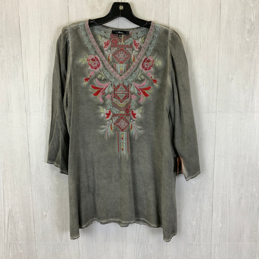 Top Long Sleeve By Andree By Unit In Grey, Size: S