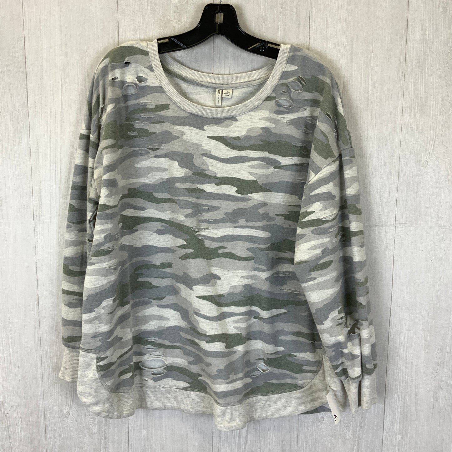 Top Long Sleeve By Cato In Camouflage Print, Size: Xl