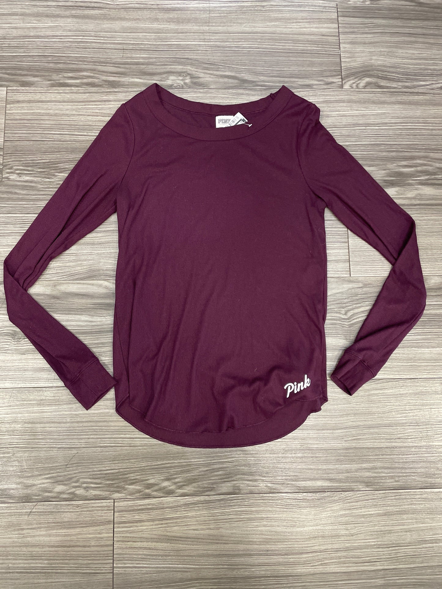 Top Long Sleeve By Victorias Secret In Maroon, Size: Xs