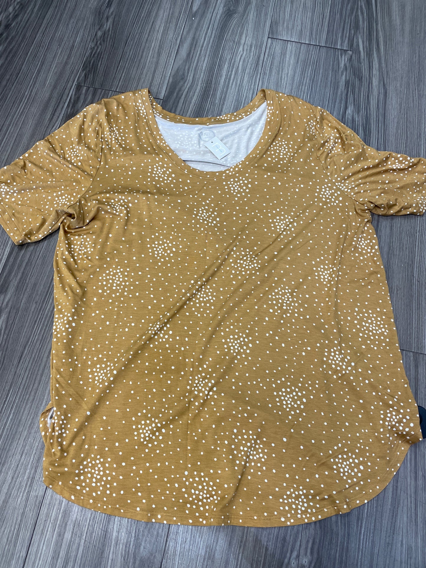 Top Short Sleeve By Maurices In Yellow, Size: 2x