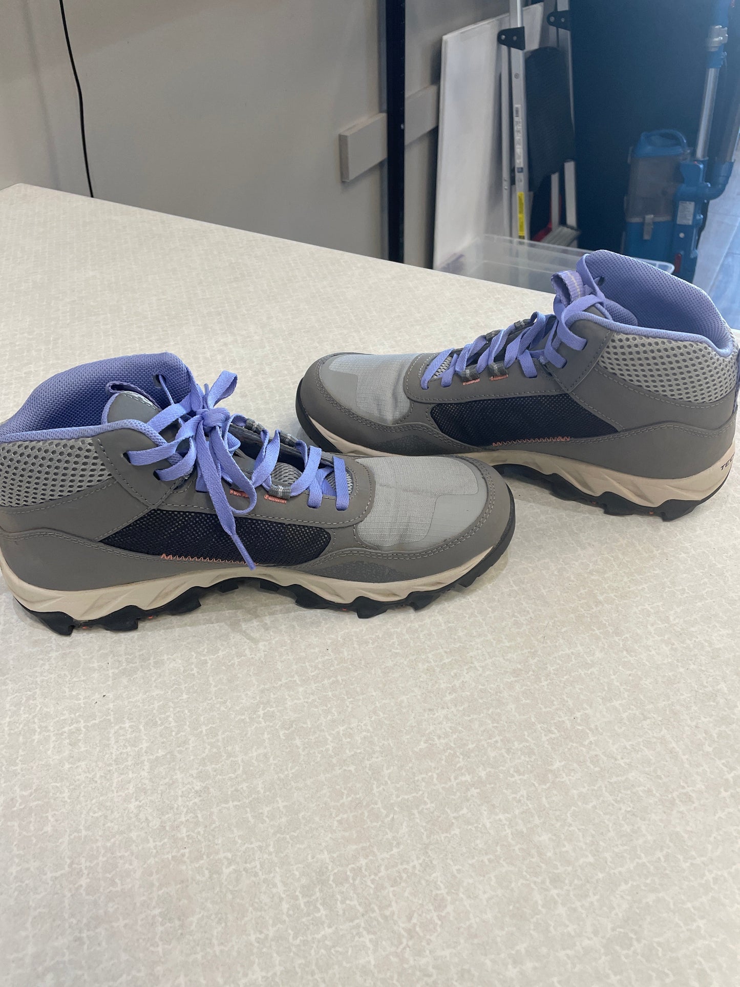 Shoes Hiking By Columbia In Green & Purple, Size: 9