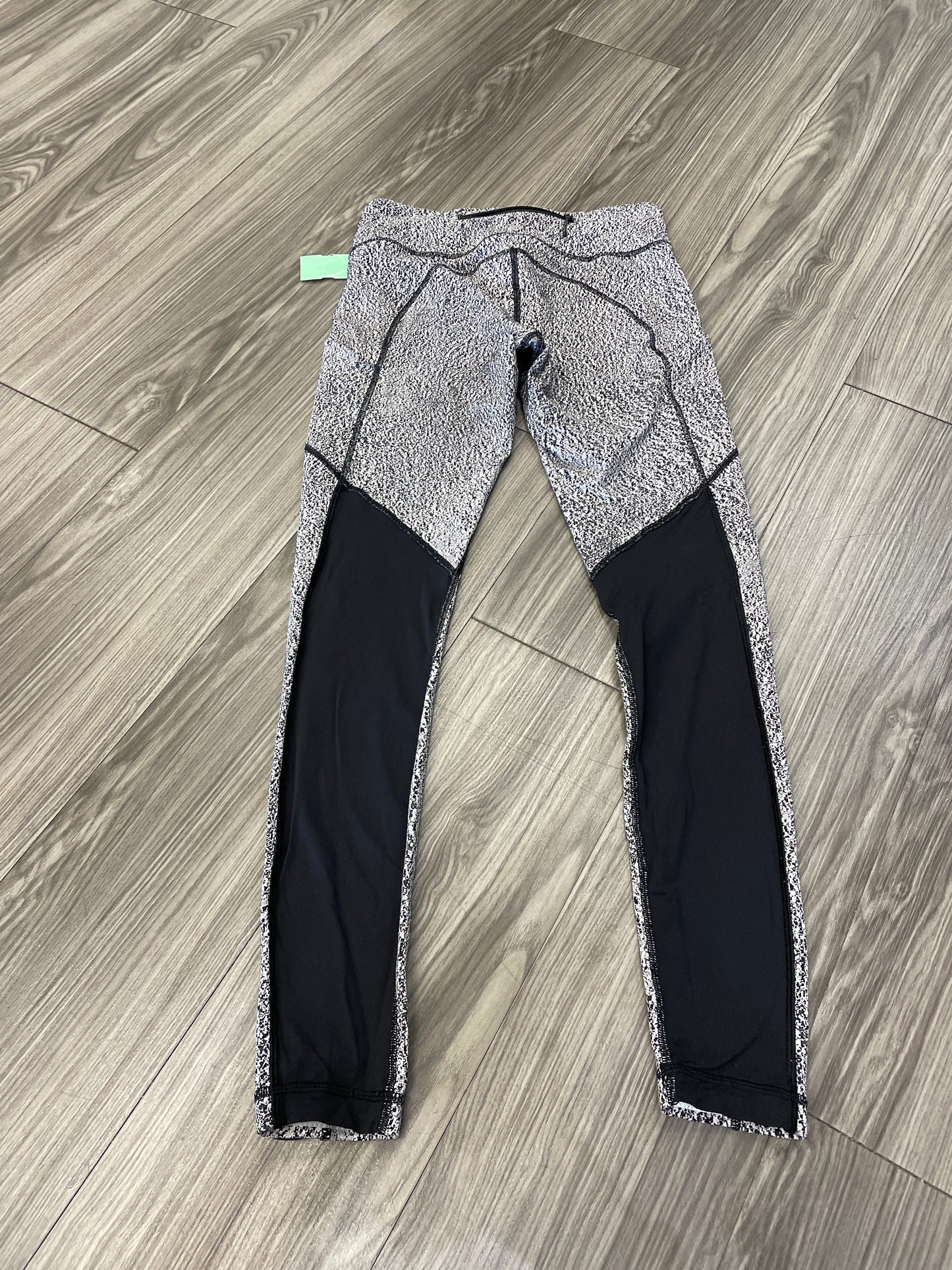 Black & White Athletic Leggings Lululemon, Size 6