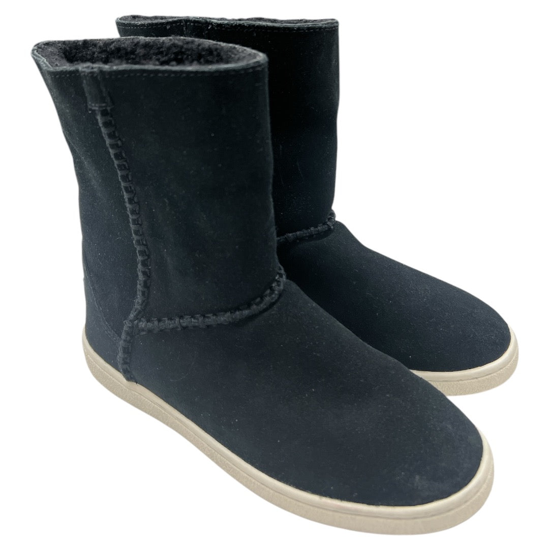 Boots Designer By Ugg In Black, Size: 5.5