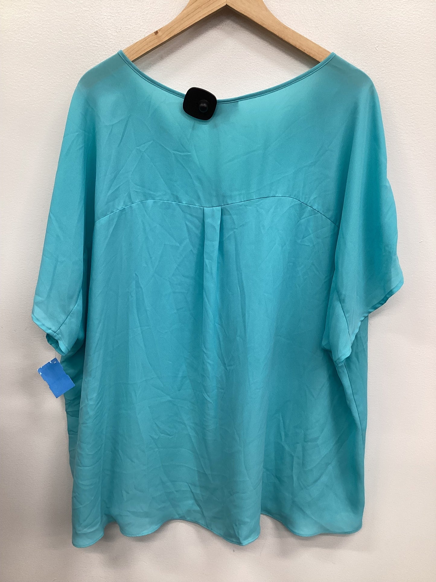 Top Short Sleeve Basic By Avenue In Blue, Size: 26