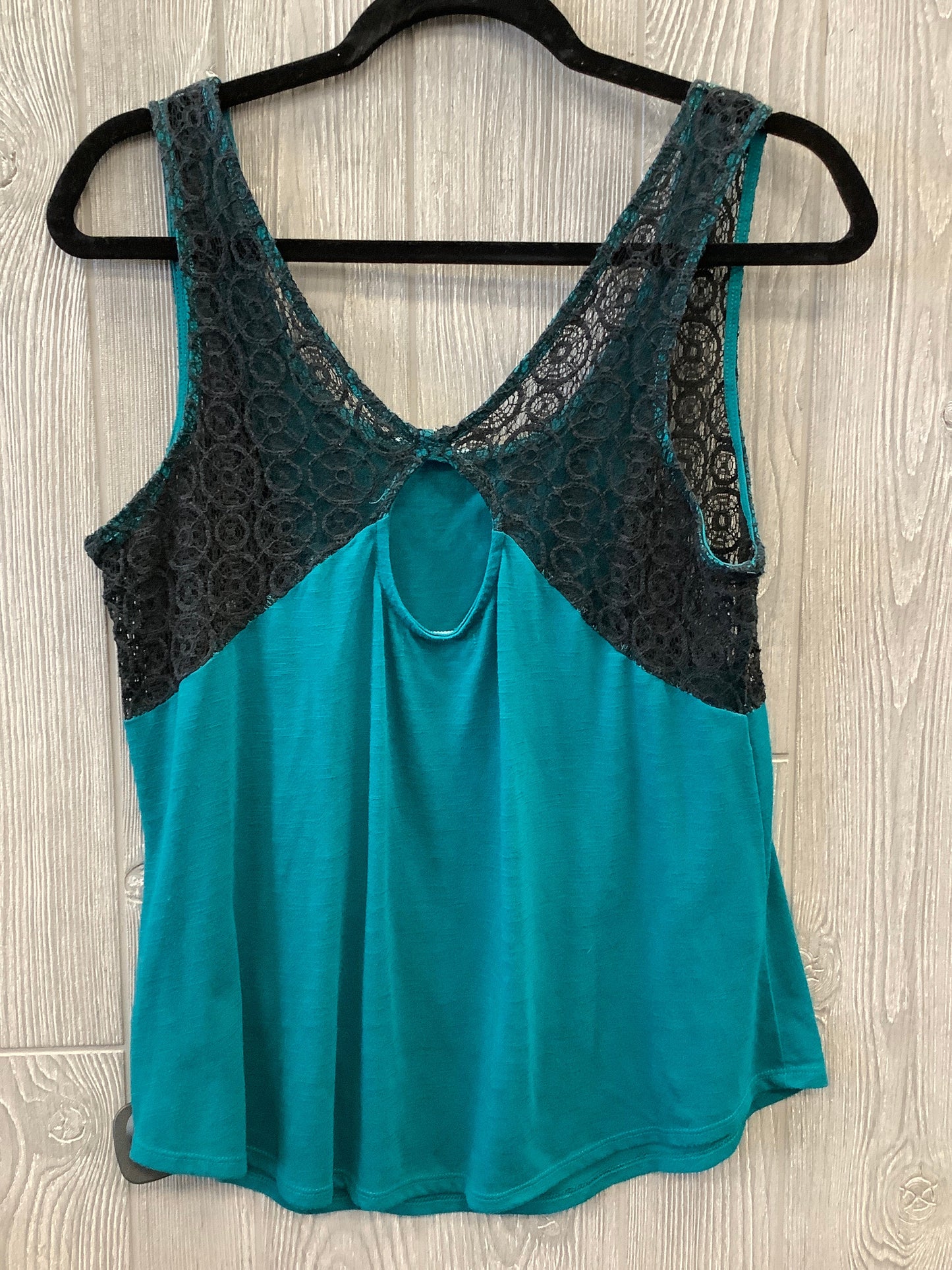 Top Sleeveless By Maurices In Green, Size: L