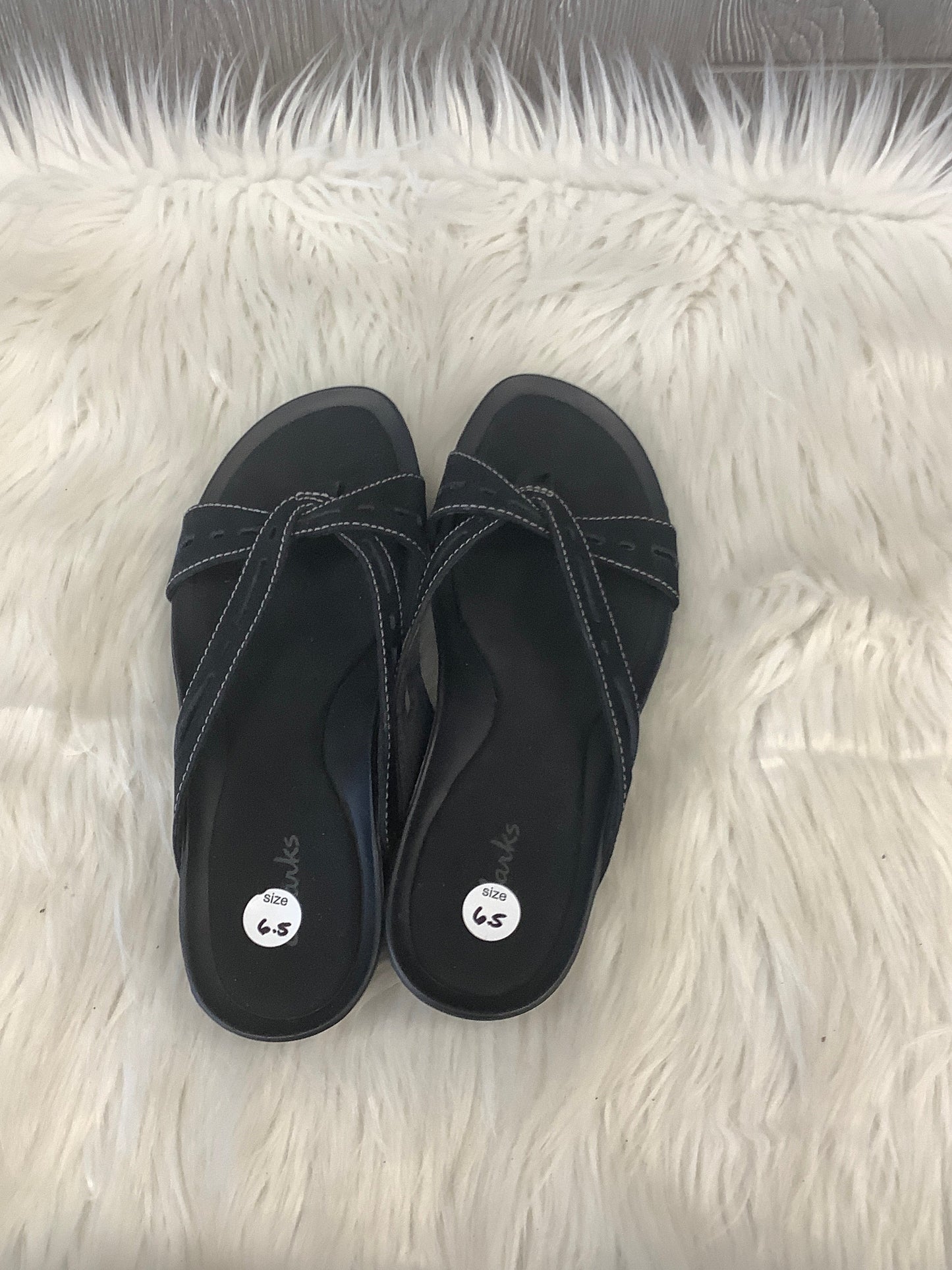 Sandals Flats By Clarks In Black, Size: 6.5