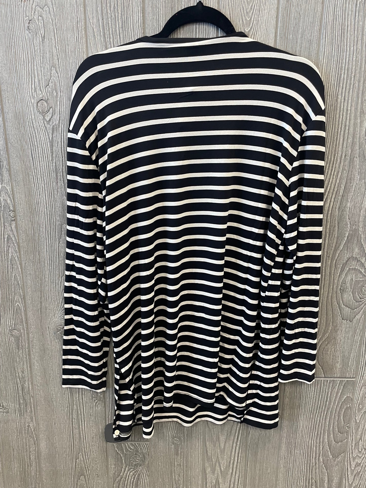 Top Long Sleeve By Old Navy In Black & White, Size: Xl