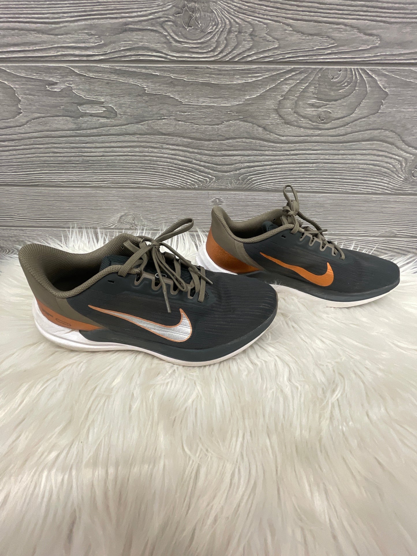 Shoes Athletic By Nike In Grey, Size: 8