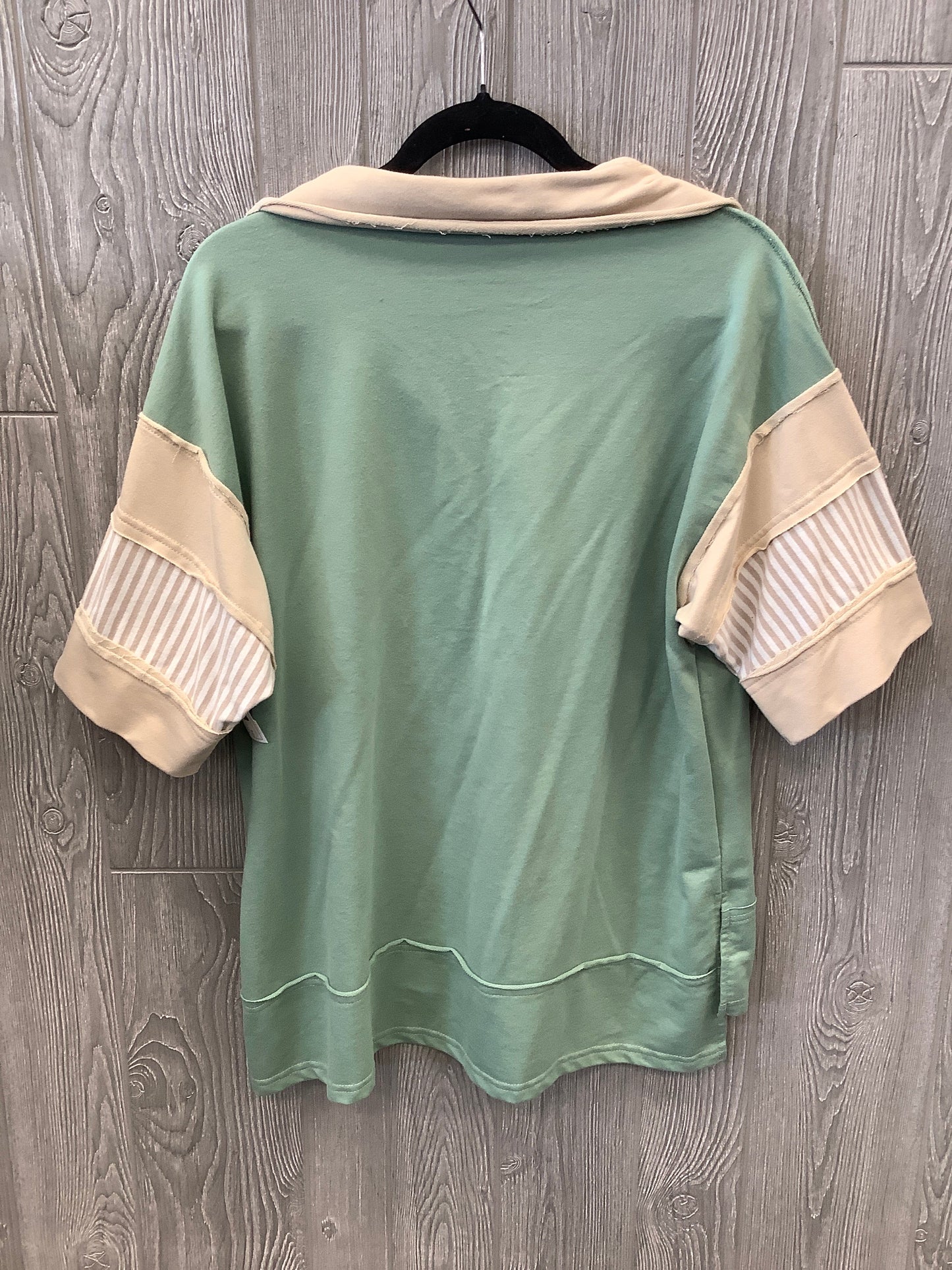 Top Short Sleeve By White Birch In Green, Size: S