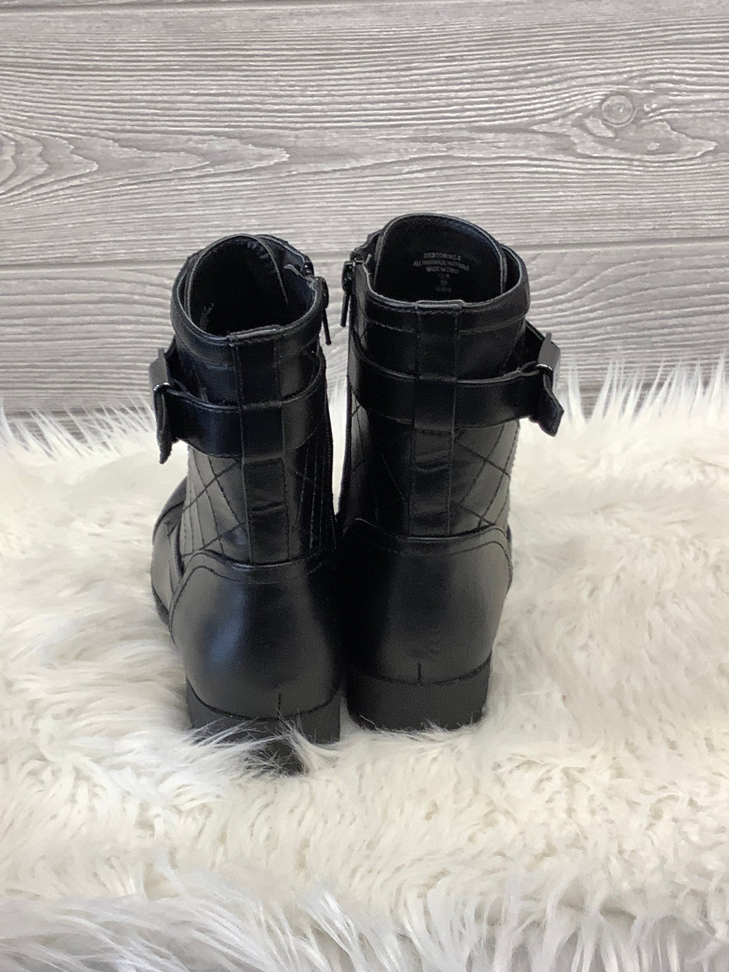 Boots Combat By Clothes Mentor  Size: 7.5