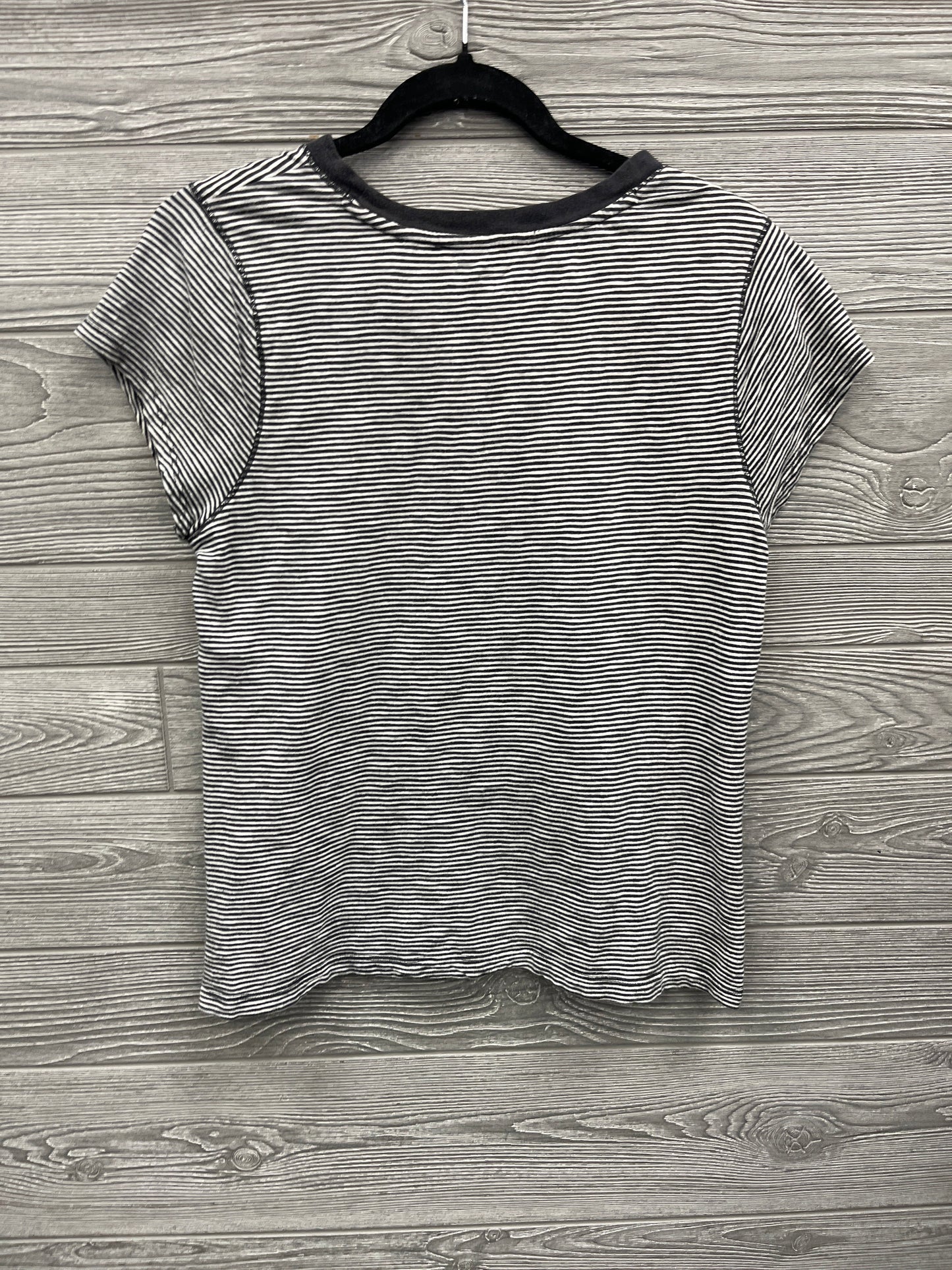 Top Short Sleeve By Universal Thread In Grey, Size: L