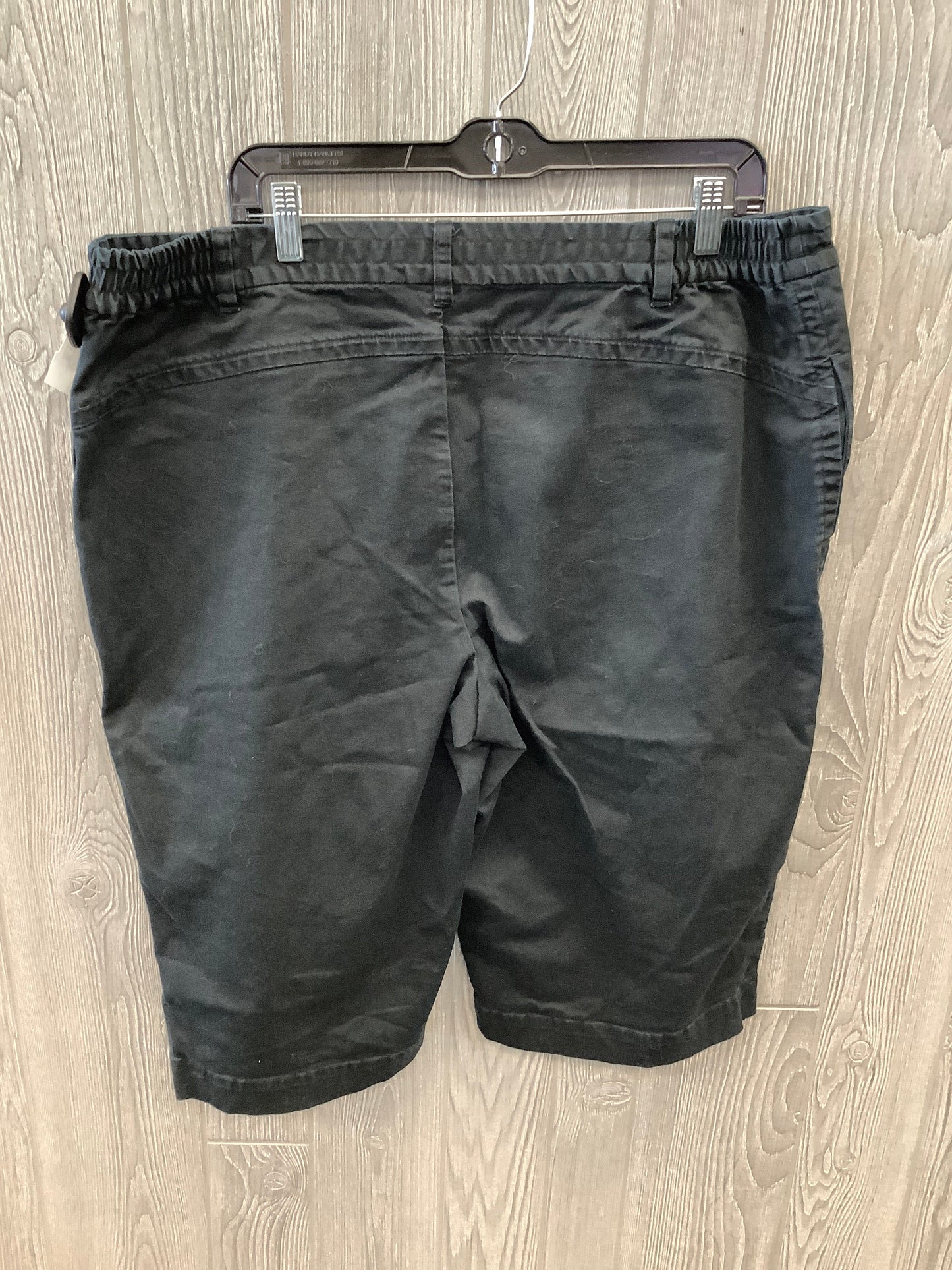 Capris By Cj Banks In Black, Size: 20