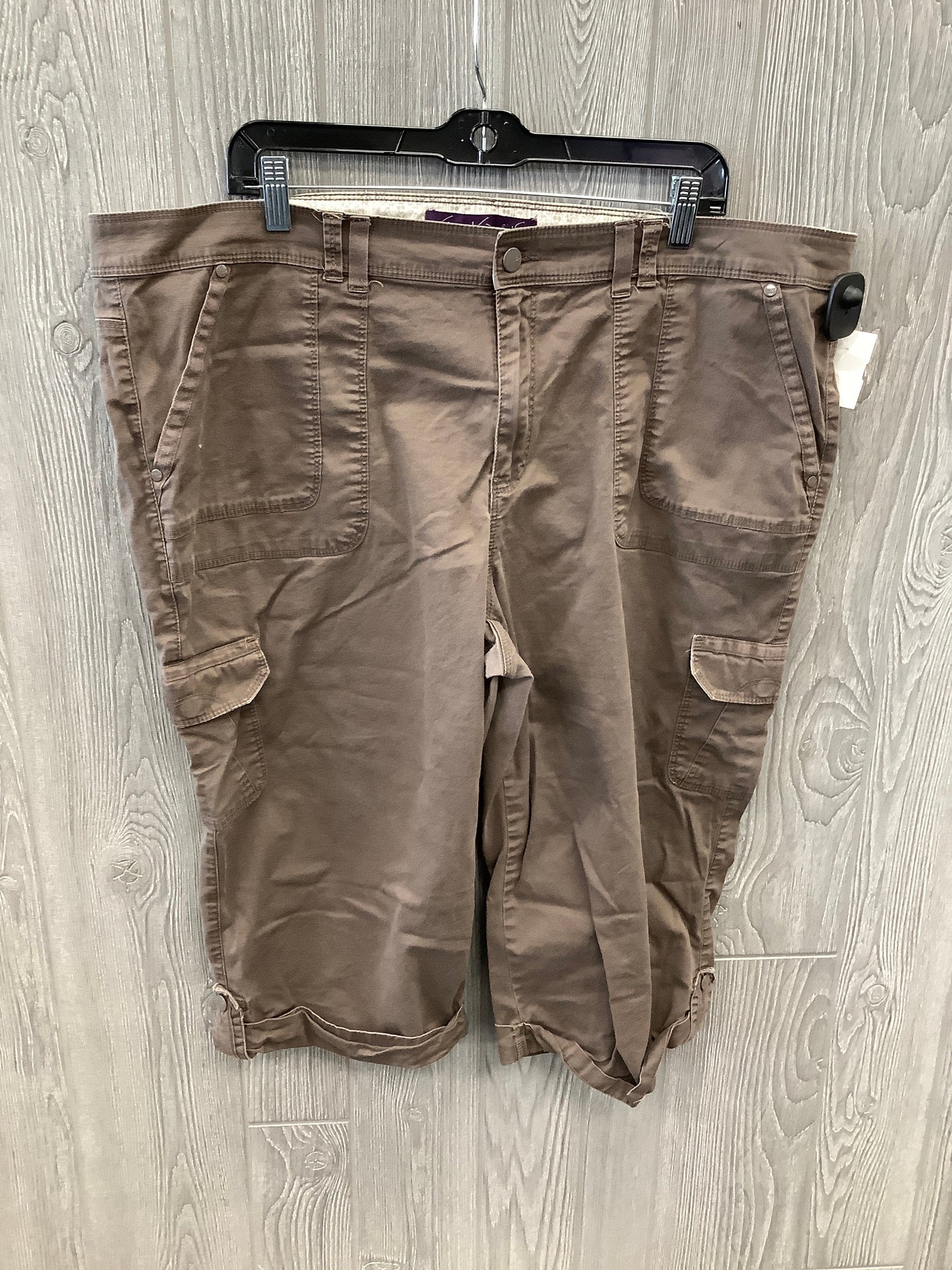 Capris By Gloria Vanderbilt In Brown, Size: 20