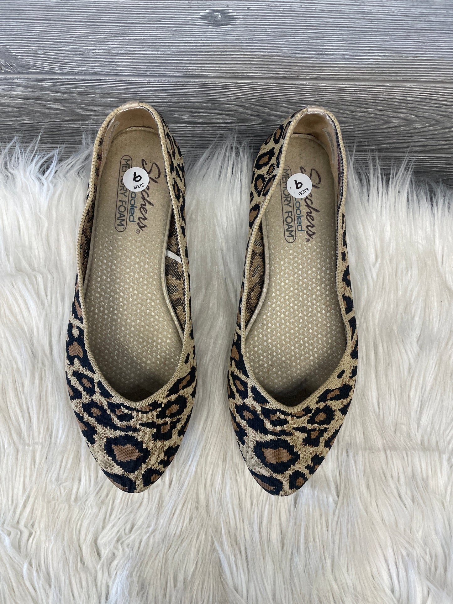 Shoes Flats By Skechers In Animal Print, Size: 9