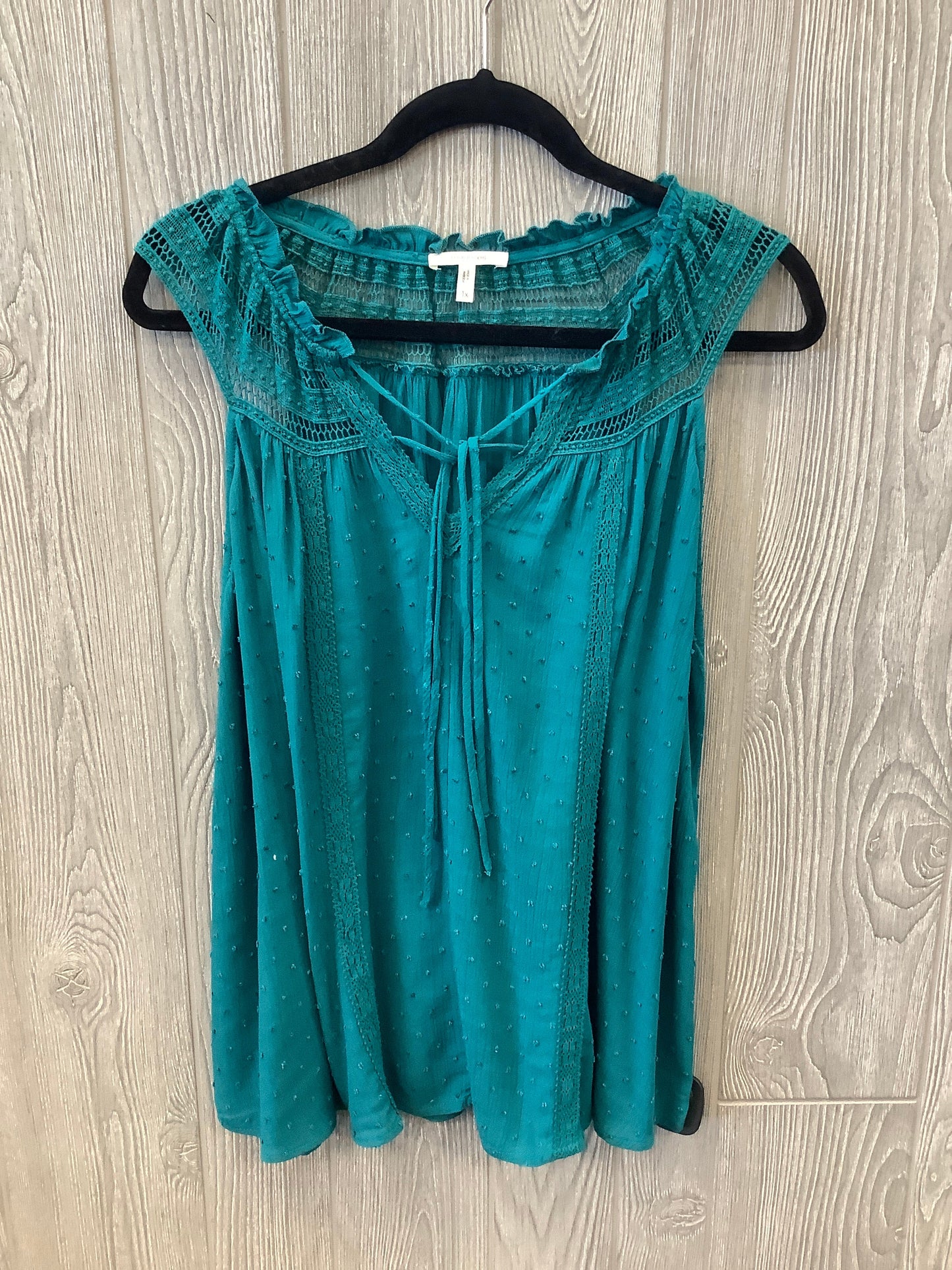 Top Sleeveless By Maurices In Green, Size: 1x