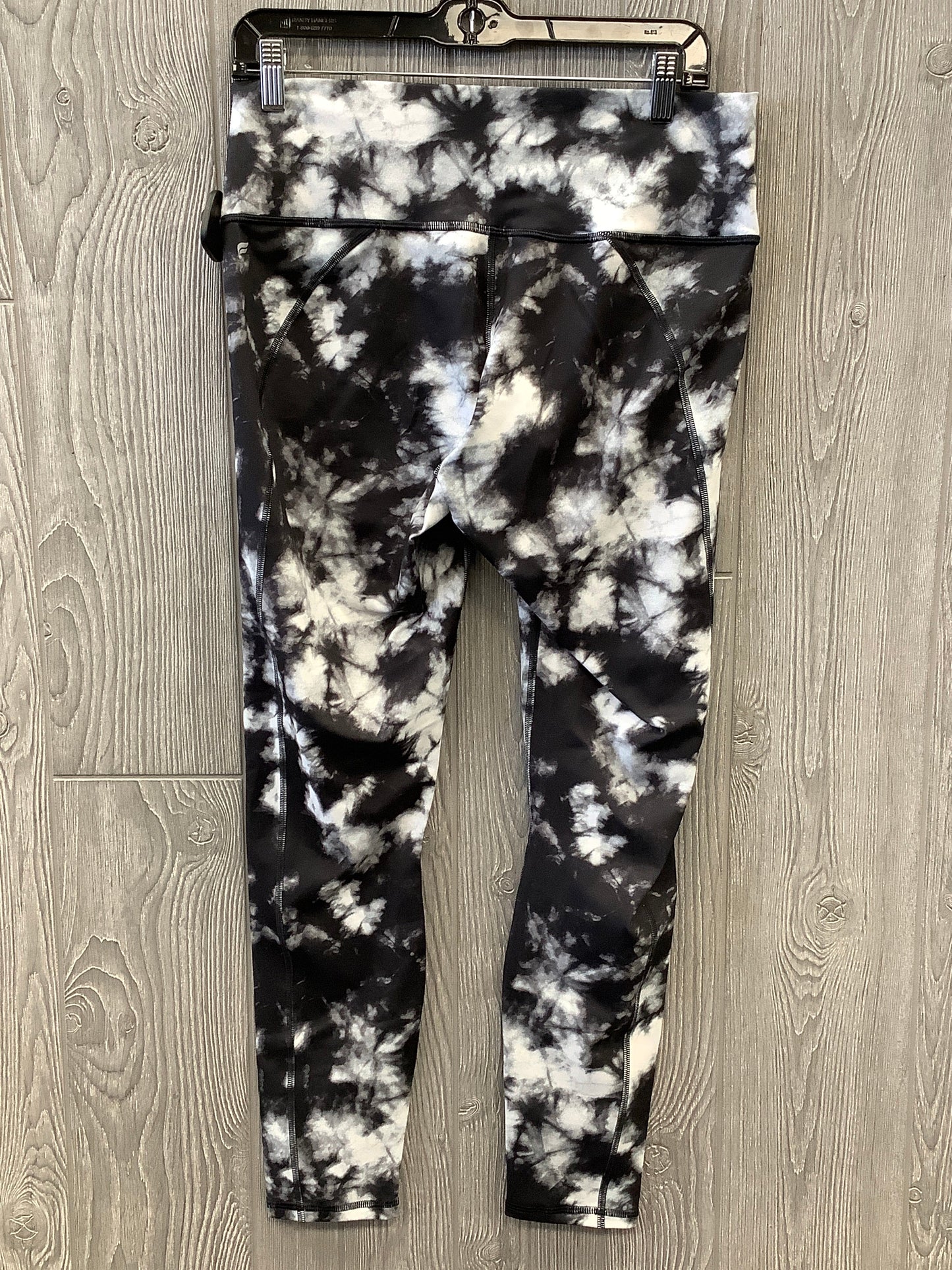 Athletic Leggings By Fabletics In Black & White, Size: Xl