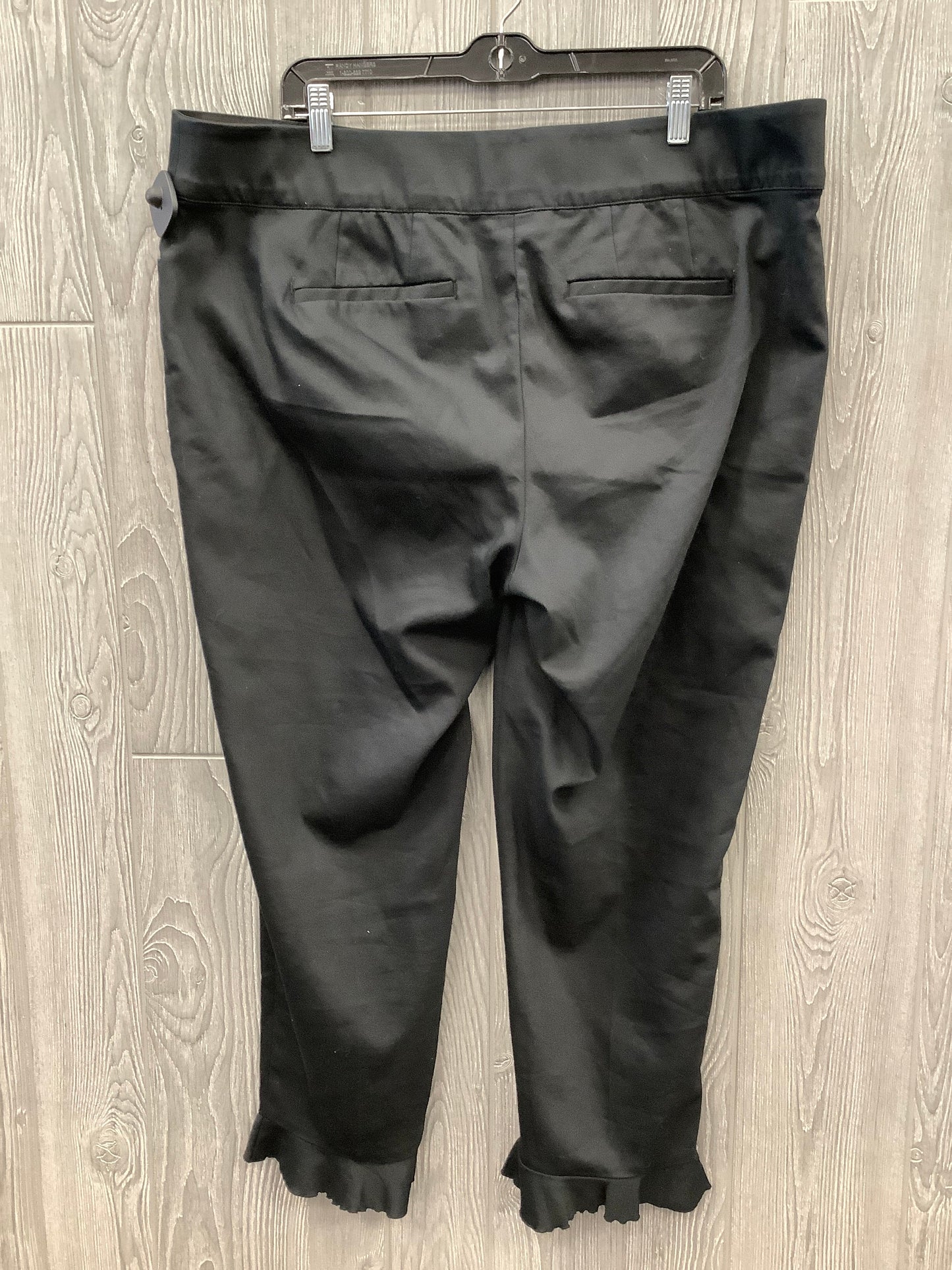 Pants Cropped By Lane Bryant In Black, Size: 18