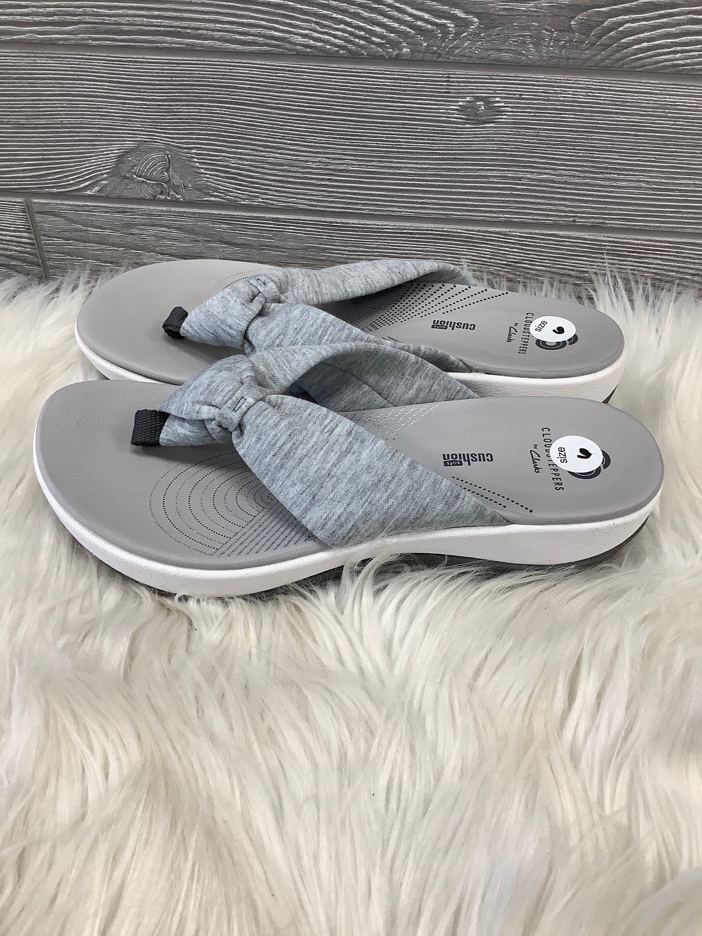 Sandals Flip Flops By Clarks In Grey, Size: 6