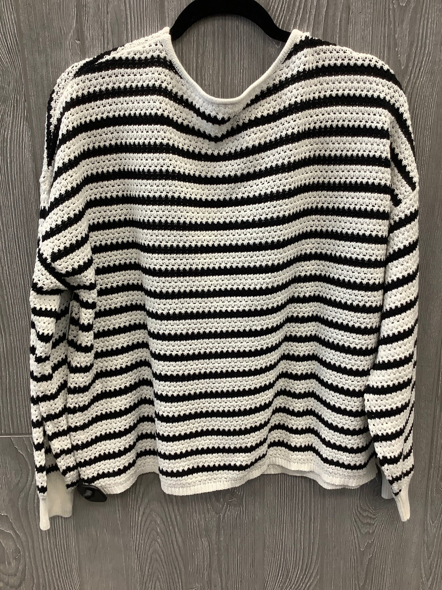 Top Long Sleeve By Blu Pepper In Black & White, Size: L