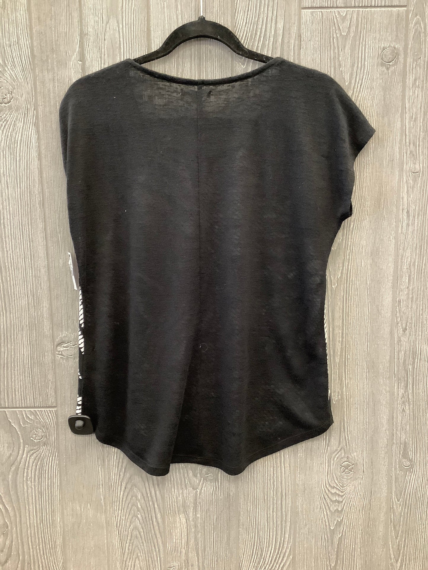 Top Short Sleeve By Maurices In Black, Size: S