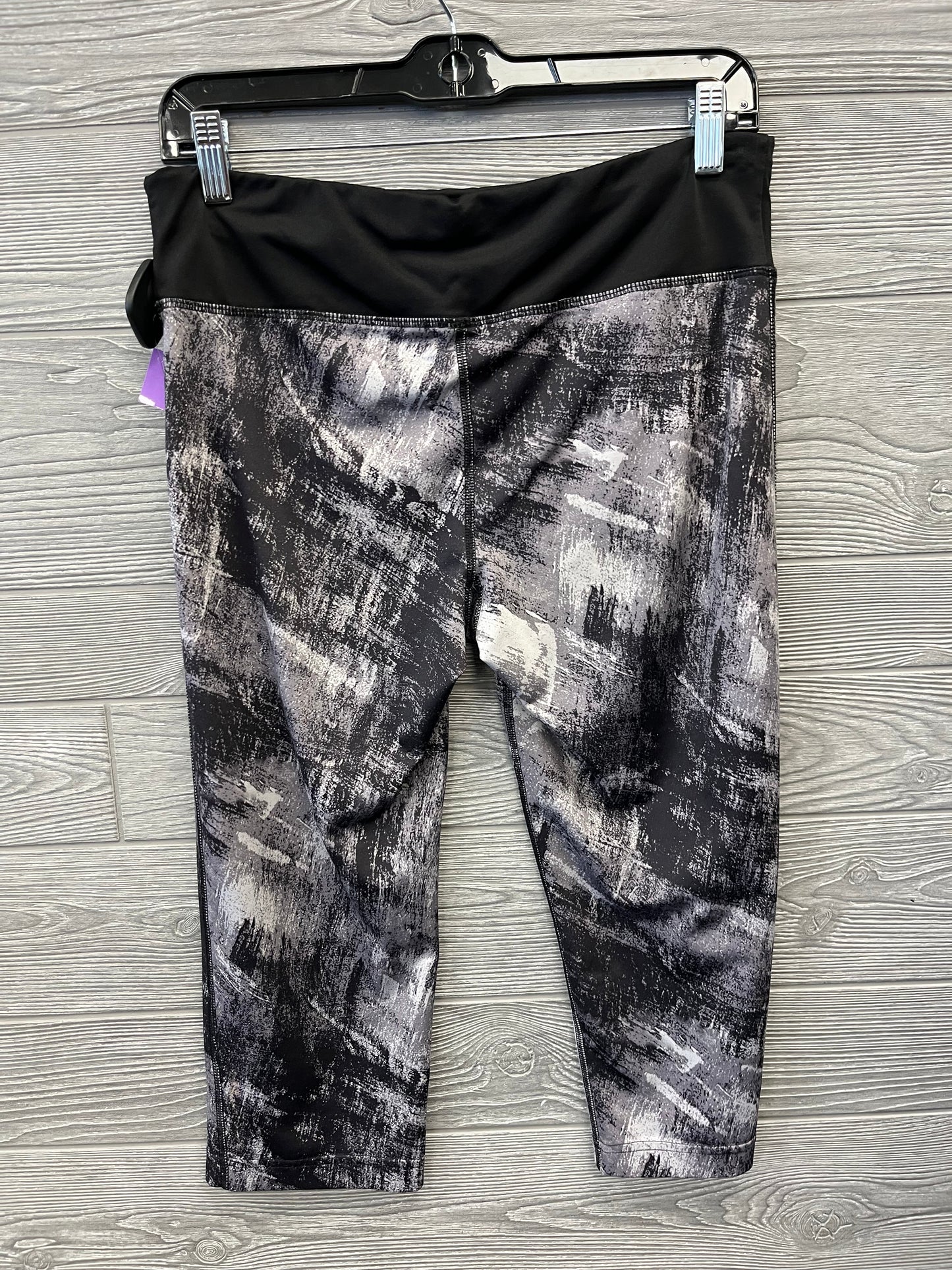 Athletic Capris By Danskin In Grey, Size: M