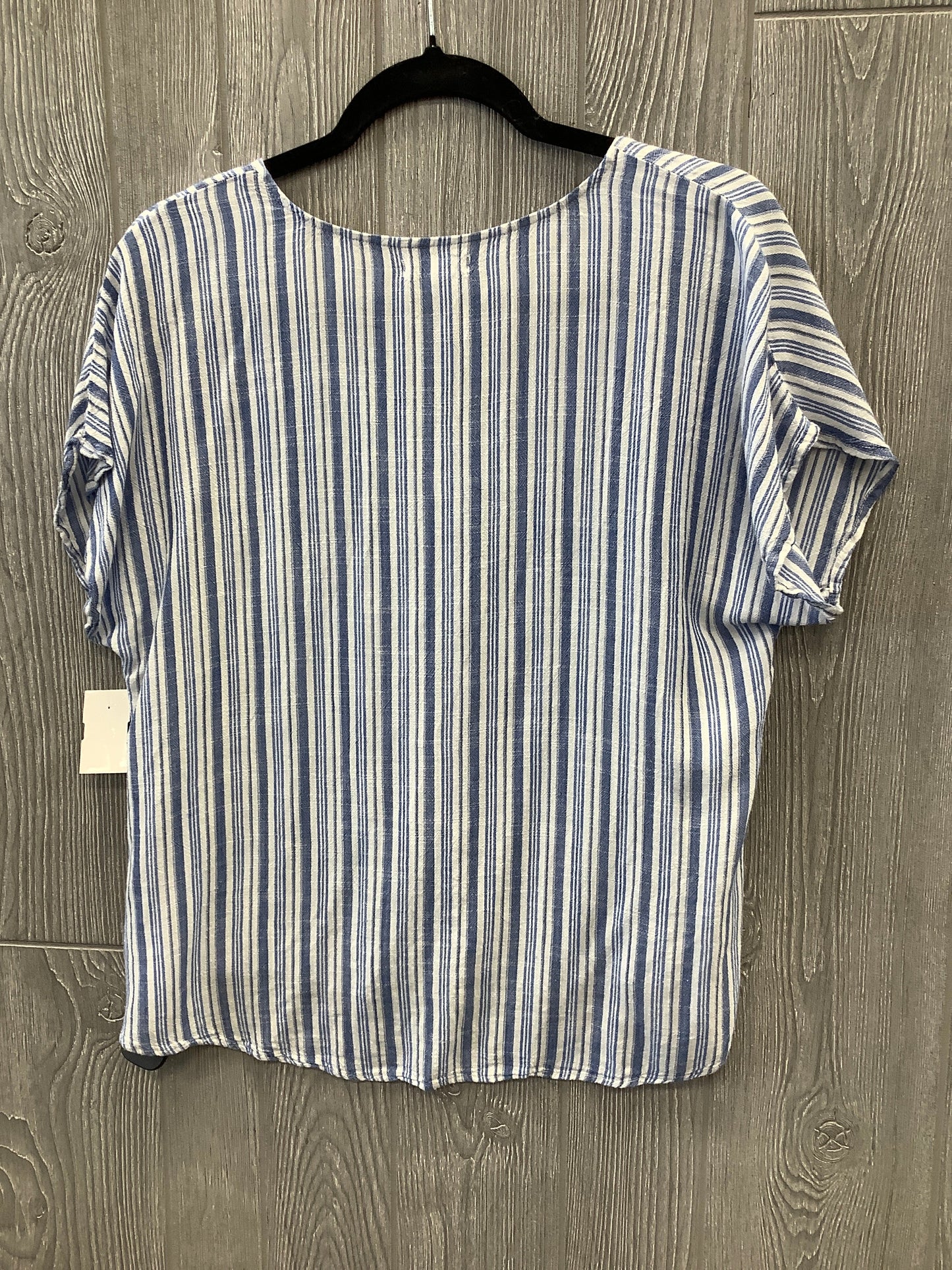 Top Short Sleeve By Maurices In Striped Pattern, Size: M