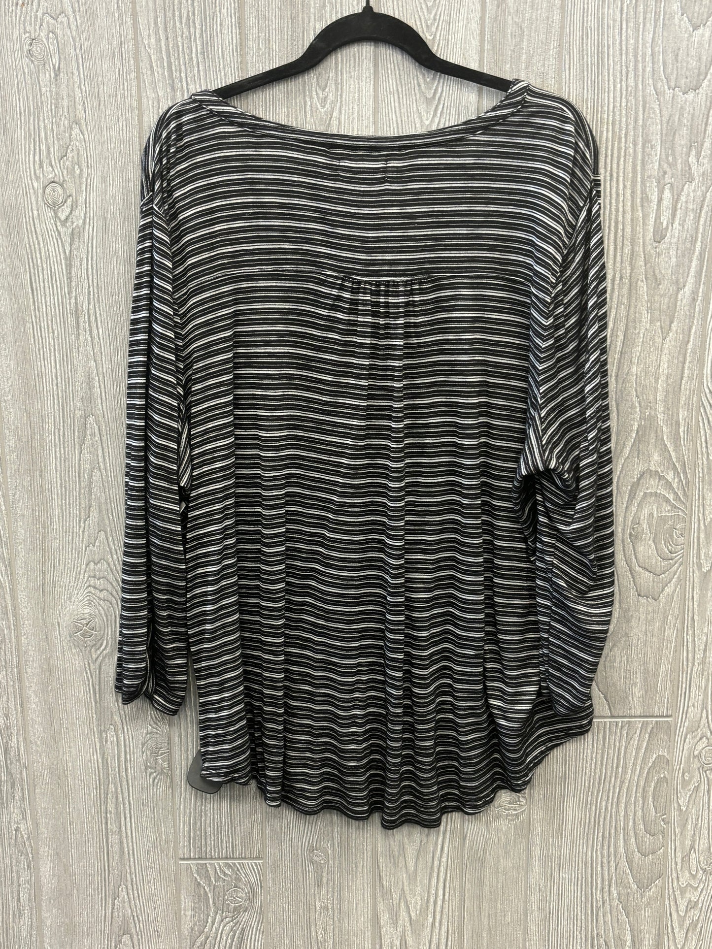 Top Long Sleeve By Maurices In Black, Size: 2x