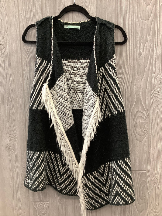 Shawl By Maurices In Black & White, Size: S