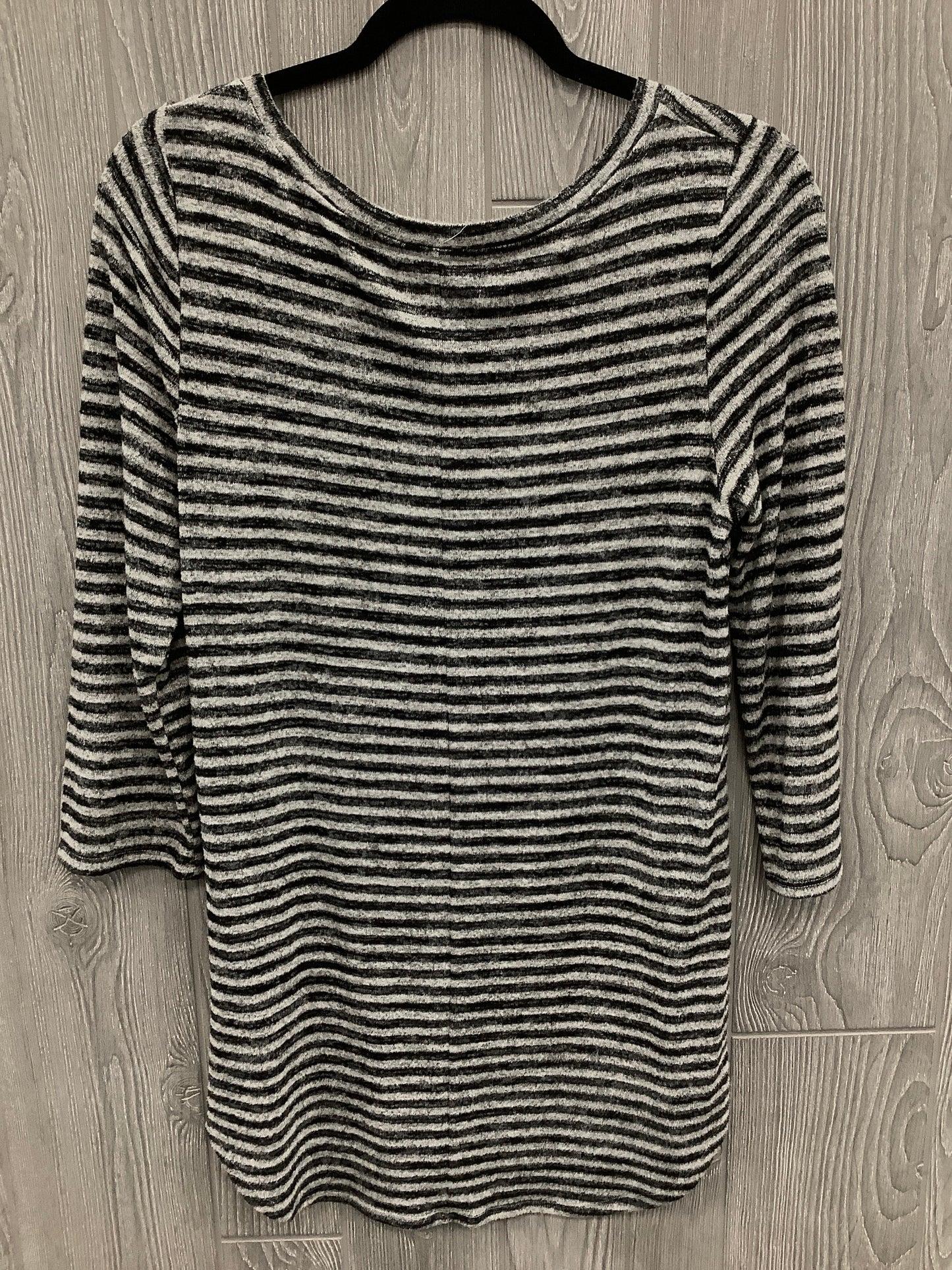 Top 3/4 Sleeve By Maurices In Striped Pattern, Size: S