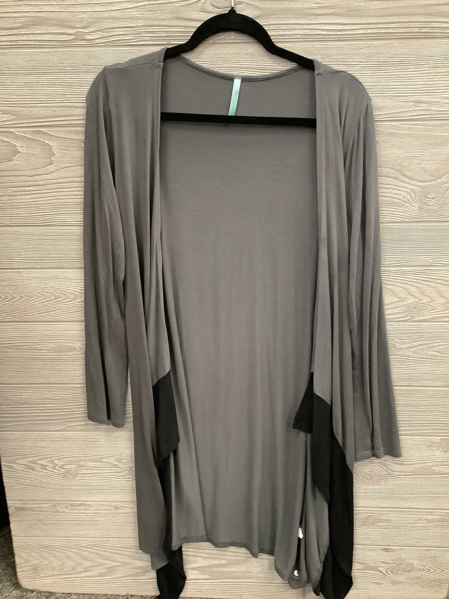 Cardigan By Clothes Mentor In Grey, Size: 1x