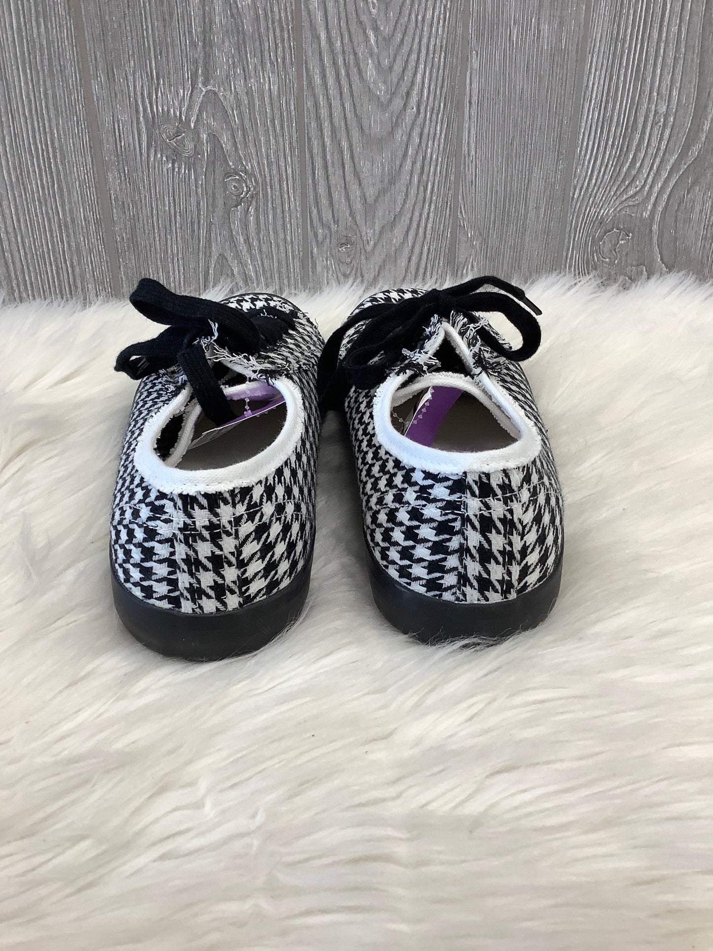 Black & White Shoes Sneakers Charlie Paige, Size 9