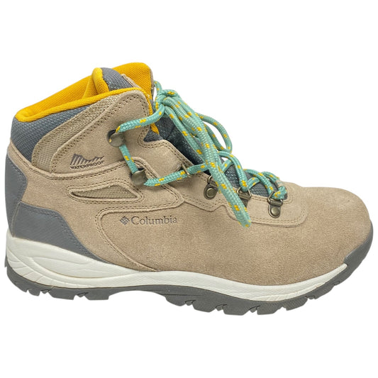 Boots Hiking By Columbia In Grey & Tan, Size: 9.5